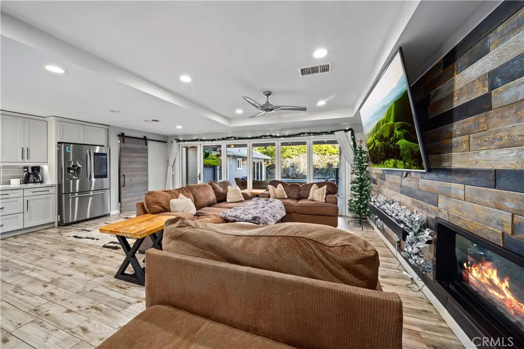 24344 Valley, Newhall, California 91321 home-pic-18